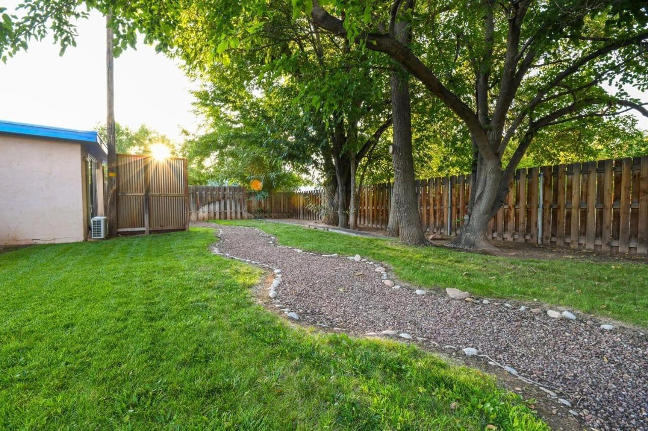 Near Downtown Adventure Nest - Rose Tree 4